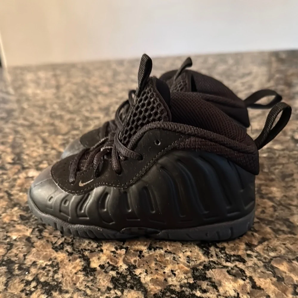 Nike Black baby Sneakers EUC 7